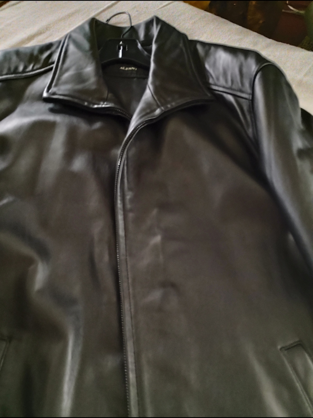 Men's Black Leather Zip-Front Jacket - Classic Style